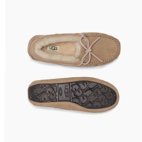 Ugg Dakota Moccasins - Picture 3 of 16